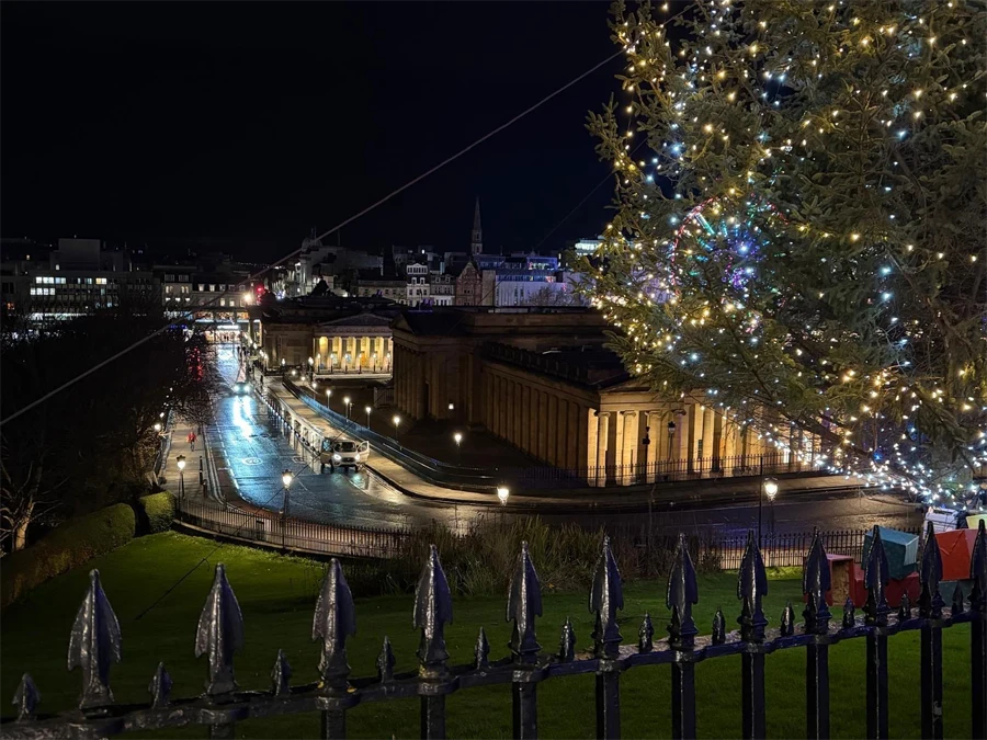WASK Aquastop Keeps Edinburgh Flowing For Christmas